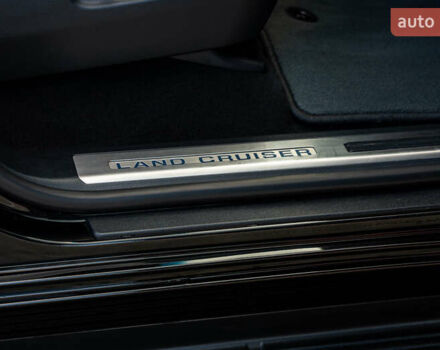 Чорний Тойота Ленд Крузер, об'ємом двигуна 4.46 л та пробігом 46 тис. км за 78000 $, фото 22 на Automoto.ua