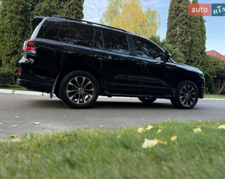 Тойота Ленд Крузер 2020 у Києві на Automoto.ua Чорний Тойота Ленд Крузер, об'ємом двигуна 4.46 л та пробігом 75 тис. км за 67000 $, фото 48 на Automoto.ua