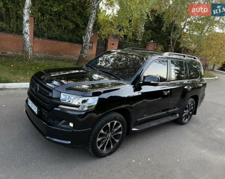 Тойота Ленд Крузер 2020 у Києві на Automoto.ua Чорний Тойота Ленд Крузер, об'ємом двигуна 4.46 л та пробігом 75 тис. км за 67000 $, фото 5 на Automoto.ua