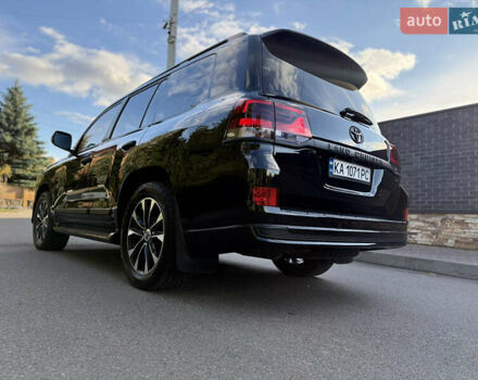 Тойота Ленд Крузер 2020 у Києві на Automoto.ua Чорний Тойота Ленд Крузер, об'ємом двигуна 4.46 л та пробігом 75 тис. км за 67000 $, фото 22 на Automoto.ua