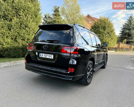 Тойота Ленд Крузер 2020 у Києві на Automoto.ua Чорний Тойота Ленд Крузер, об'ємом двигуна 4.46 л та пробігом 75 тис. км за 67000 $, фото 25 на Automoto.ua