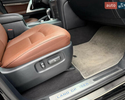 Черный Тойота Ленд Крузер, объемом двигателя 4.61 л и пробегом 67 тыс. км за 62800 $, фото 57 на Automoto.ua