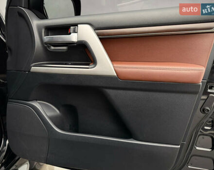 Черный Тойота Ленд Крузер, объемом двигателя 4.61 л и пробегом 67 тыс. км за 62800 $, фото 53 на Automoto.ua