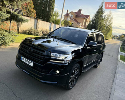 Тойота Ленд Крузер 2020 у Києві на Automoto.ua Чорний Тойота Ленд Крузер, об'ємом двигуна 4.46 л та пробігом 75 тис. км за 67000 $, фото 3 на Automoto.ua