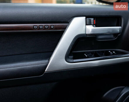 Чорний Тойота Ленд Крузер, об'ємом двигуна 4.5 л та пробігом 82 тис. км за 57900 $, фото 17 на Automoto.ua