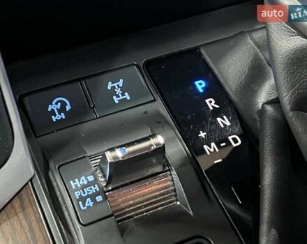 Черный Тойота Ленд Крузер, объемом двигателя 3.3 л и пробегом 202 тыс. км за 73000 $, фото 19 на Automoto.ua