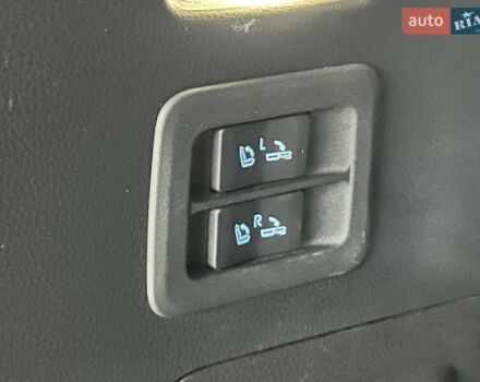 Черный Тойота Ленд Крузер, объемом двигателя 3.3 л и пробегом 202 тыс. км за 73000 $, фото 48 на Automoto.ua