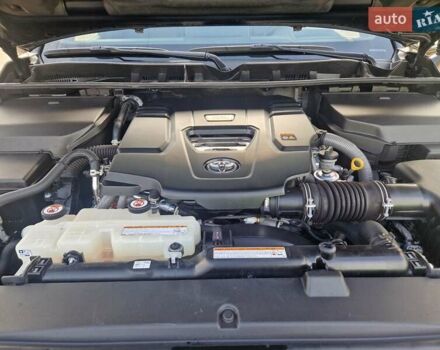 Черный Тойота Ленд Крузер, объемом двигателя 3.35 л и пробегом 102 тыс. км за 76000 $, фото 18 на Automoto.ua