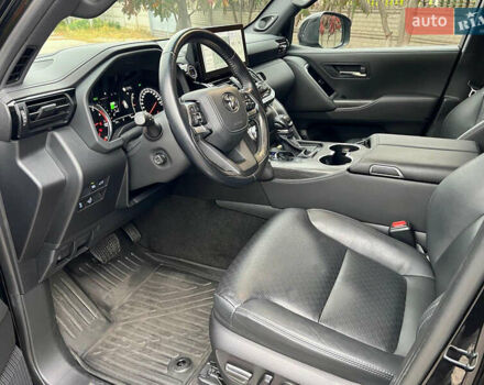 Черный Тойота Ленд Крузер, объемом двигателя 3.5 л и пробегом 90 тыс. км за 70000 $, фото 6 на Automoto.ua