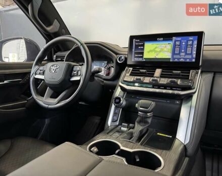 Черный Тойота Ленд Крузер, объемом двигателя 3.35 л и пробегом 1 тыс. км за 180000 $, фото 31 на Automoto.ua