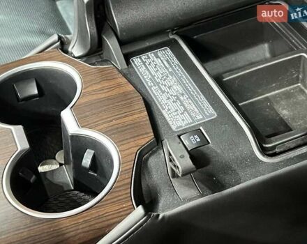 Черный Тойота Ленд Крузер, объемом двигателя 3.3 л и пробегом 202 тыс. км за 73000 $, фото 32 на Automoto.ua