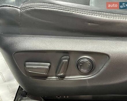 Черный Тойота Ленд Крузер, объемом двигателя 3.3 л и пробегом 202 тыс. км за 73000 $, фото 14 на Automoto.ua