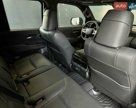 Черный Тойота Ленд Крузер, объемом двигателя 3.35 л и пробегом 1 тыс. км за 180000 $, фото 41 на Automoto.ua