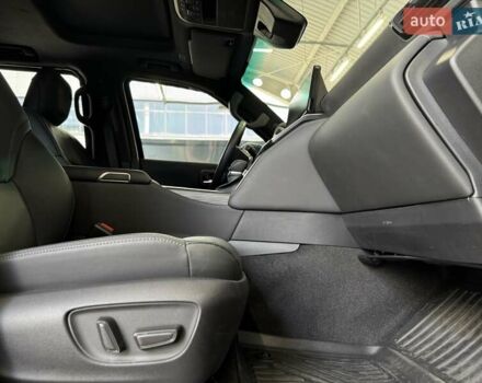 Черный Тойота Ленд Крузер, объемом двигателя 3.35 л и пробегом 1 тыс. км за 180000 $, фото 33 на Automoto.ua