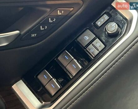 Черный Тойота Ленд Крузер, объемом двигателя 3.3 л и пробегом 202 тыс. км за 73000 $, фото 13 на Automoto.ua