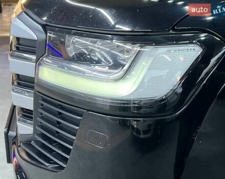 Черный Тойота Ленд Крузер, объемом двигателя 3.3 л и пробегом 202 тыс. км за 73000 $, фото 2 на Automoto.ua