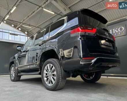 Черный Тойота Ленд Крузер, объемом двигателя 3.35 л и пробегом 1 тыс. км за 180000 $, фото 11 на Automoto.ua