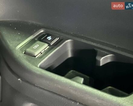 Черный Тойота Ленд Крузер, объемом двигателя 3.3 л и пробегом 202 тыс. км за 73000 $, фото 52 на Automoto.ua