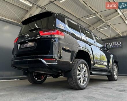 Черный Тойота Ленд Крузер, объемом двигателя 3.35 л и пробегом 1 тыс. км за 180000 $, фото 17 на Automoto.ua