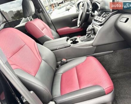 Чорний Тойота Ленд Крузер, об'ємом двигуна 3.35 л та пробігом 31 тис. км за 87700 $, фото 13 на Automoto.ua