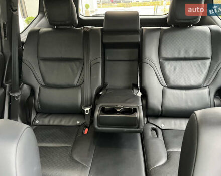 Черный Тойота Ленд Крузер, объемом двигателя 3.35 л и пробегом 79 тыс. км за 88499 $, фото 27 на Automoto.ua