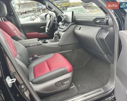 Чорний Тойота Ленд Крузер, об'ємом двигуна 3.35 л та пробігом 31 тис. км за 87700 $, фото 14 на Automoto.ua