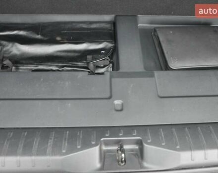 Черный Тойота Ленд Крузер, объемом двигателя 3.3 л и пробегом 28 тыс. км за 89900 $, фото 8 на Automoto.ua