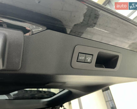 Черный Тойота Ленд Крузер, объемом двигателя 3.35 л и пробегом 79 тыс. км за 88499 $, фото 36 на Automoto.ua