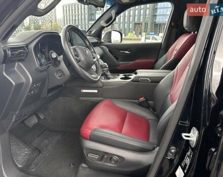 Черный Тойота Ленд Крузер, объемом двигателя 3.35 л и пробегом 19 тыс. км за 88700 $, фото 31 на Automoto.ua