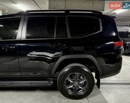 Черный Тойота Ленд Крузер, объемом двигателя 3.35 л и пробегом 13 тыс. км за 87000 $, фото 6 на Automoto.ua