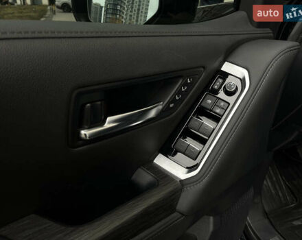 Черный Тойота Ленд Крузер, объемом двигателя 3.35 л и пробегом 79 тыс. км за 88499 $, фото 33 на Automoto.ua