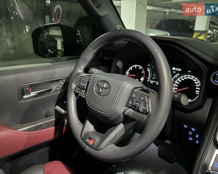 Черный Тойота Ленд Крузер, объемом двигателя 3.35 л и пробегом 13 тыс. км за 87000 $, фото 39 на Automoto.ua