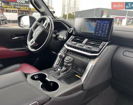 Черный Тойота Ленд Крузер, объемом двигателя 3.35 л и пробегом 19 тыс. км за 88700 $, фото 26 на Automoto.ua