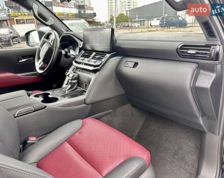 Чорний Тойота Ленд Крузер, об'ємом двигуна 3.35 л та пробігом 31 тис. км за 87700 $, фото 16 на Automoto.ua