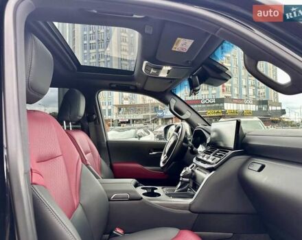 Черный Тойота Ленд Крузер, объемом двигателя 3.35 л и пробегом 19 тыс. км за 88700 $, фото 24 на Automoto.ua