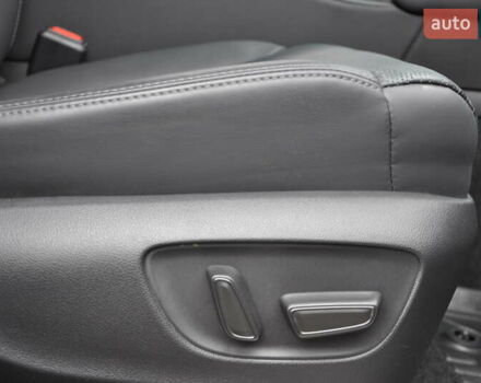 Черный Тойота Ленд Крузер, объемом двигателя 3.3 л и пробегом 28 тыс. км за 89900 $, фото 26 на Automoto.ua