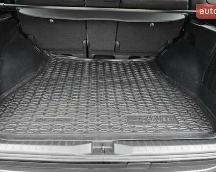 Черный Тойота Ленд Крузер, объемом двигателя 3.3 л и пробегом 28 тыс. км за 89900 $, фото 7 на Automoto.ua