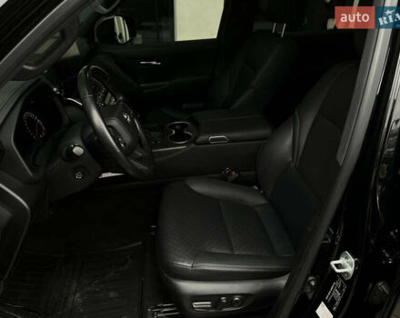 Черный Тойота Ленд Крузер, объемом двигателя 3.35 л и пробегом 79 тыс. км за 88499 $, фото 23 на Automoto.ua