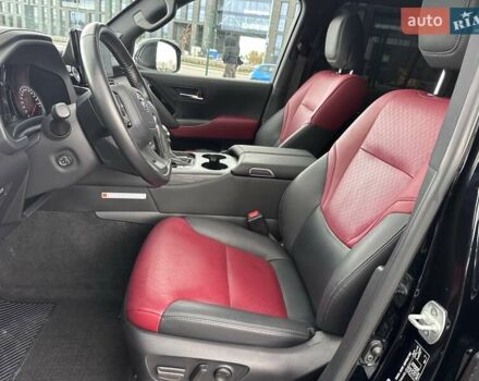 Чорний Тойота Ленд Крузер, об'ємом двигуна 3.35 л та пробігом 31 тис. км за 87700 $, фото 8 на Automoto.ua