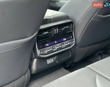 Чорний Тойота Ленд Крузер, об'ємом двигуна 3.3 л та пробігом 7 тис. км за 98500 $, фото 29 на Automoto.ua