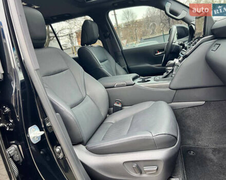 Чорний Тойота Ленд Крузер, об'ємом двигуна 3.3 л та пробігом 7 тис. км за 98500 $, фото 40 на Automoto.ua