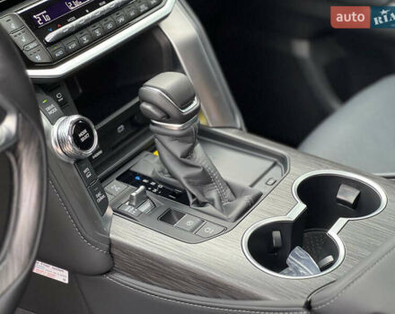 Чорний Тойота Ленд Крузер, об'ємом двигуна 3.3 л та пробігом 7 тис. км за 98500 $, фото 26 на Automoto.ua