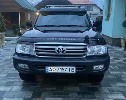 Красный Тойота Ленд Крузер, объемом двигателя 4.66 л и пробегом 300 тыс. км за 14000 $, фото 1 на Automoto.ua