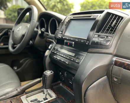 Тойота Ленд Крузер, об'ємом двигуна 4 л та пробігом 212 тис. км за 31000 $, фото 2 на Automoto.ua
