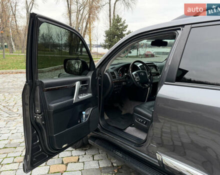 Тойота Ленд Крузер, объемом двигателя 4.6 л и пробегом 325 тыс. км за 28500 $, фото 4 на Automoto.ua