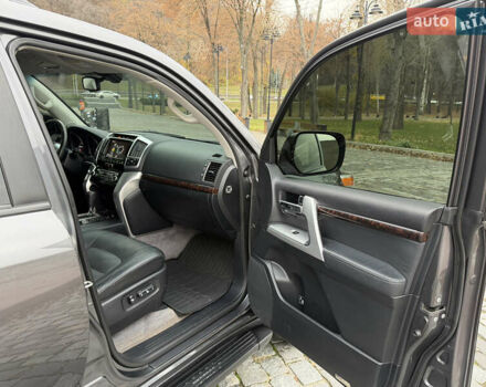 Тойота Ленд Крузер, объемом двигателя 4.6 л и пробегом 325 тыс. км за 28500 $, фото 17 на Automoto.ua