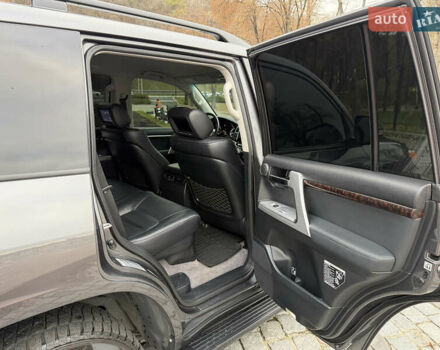 Тойота Ленд Крузер, объемом двигателя 4.6 л и пробегом 325 тыс. км за 28500 $, фото 11 на Automoto.ua