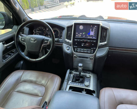 Тойота Ленд Крузер, объемом двигателя 5.66 л и пробегом 49 тыс. км за 65000 $, фото 11 на Automoto.ua