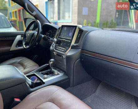 Тойота Ленд Крузер, объемом двигателя 5.66 л и пробегом 49 тыс. км за 65000 $, фото 16 на Automoto.ua