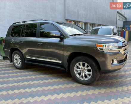 Тойота Ленд Крузер, объемом двигателя 5.66 л и пробегом 49 тыс. км за 65000 $, фото 3 на Automoto.ua